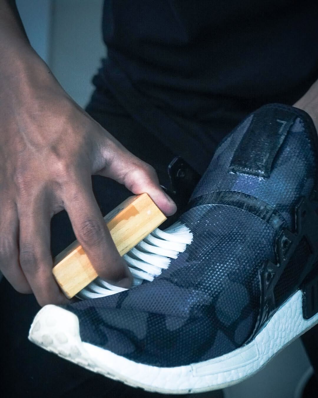 Let's start your week fresh along with some fresh and clean kicks!